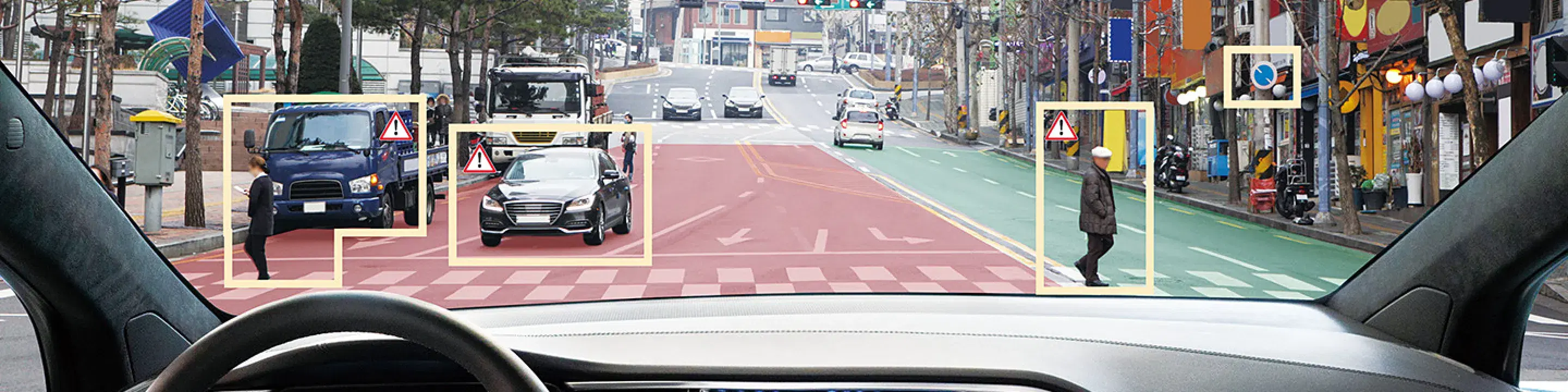 道路で人と車をAIで識別している