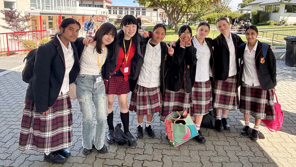 海外の学生と交流するイベントの集合写真