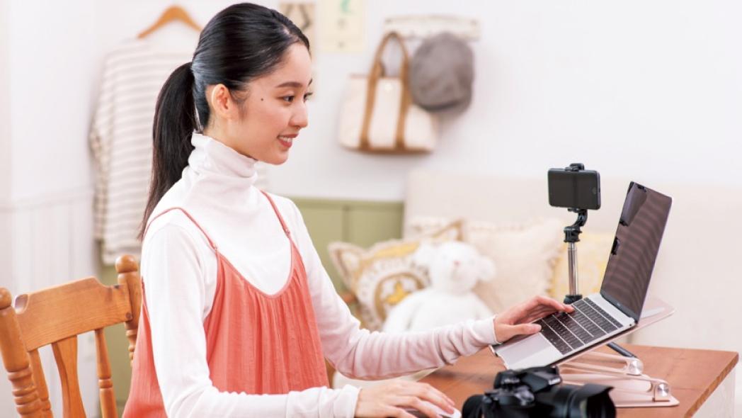 Scene of a video creator class