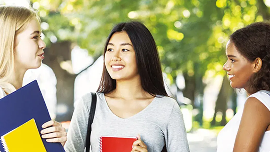 女性達が会話している様子