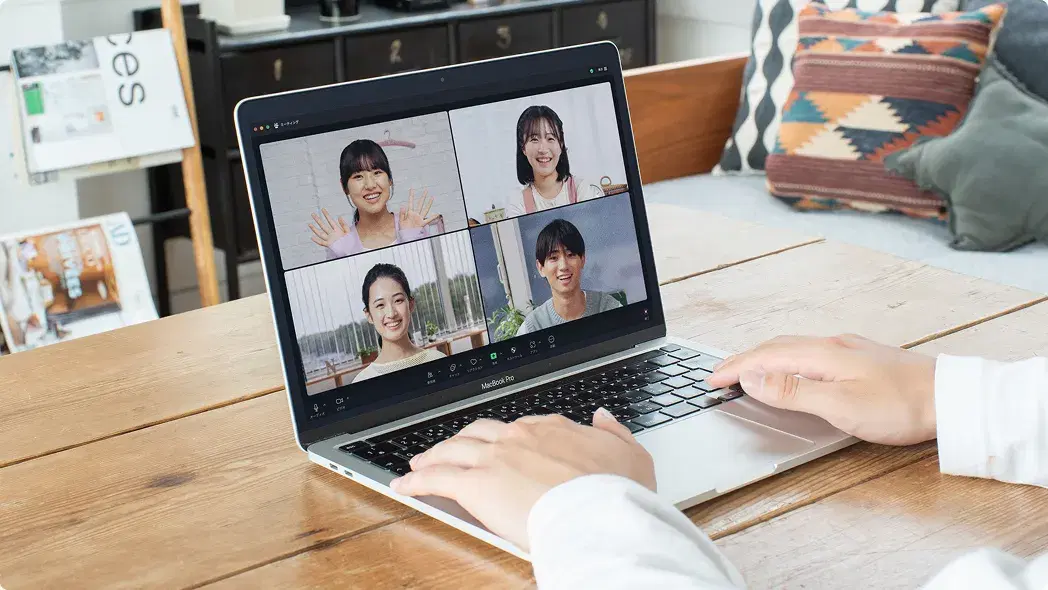 オンラインで会話している様子