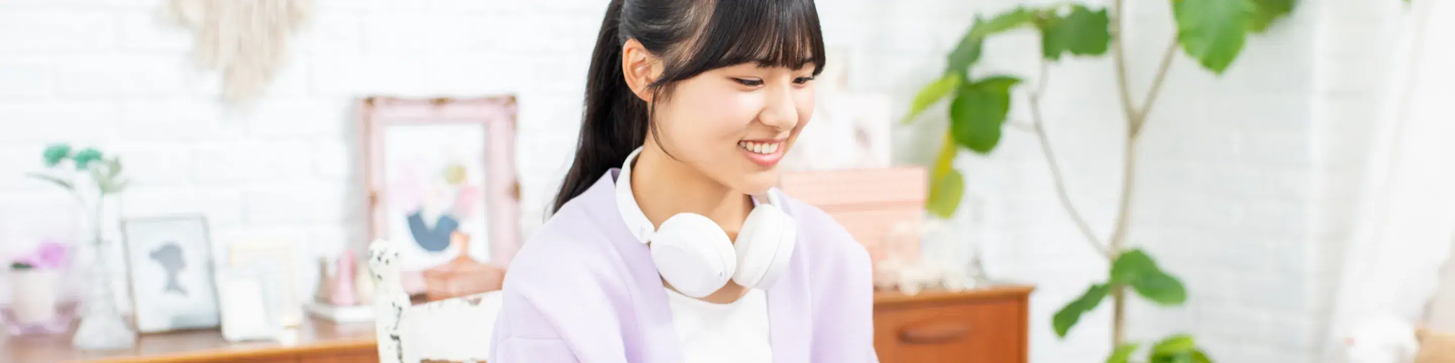 女性が動画配信をしている様子