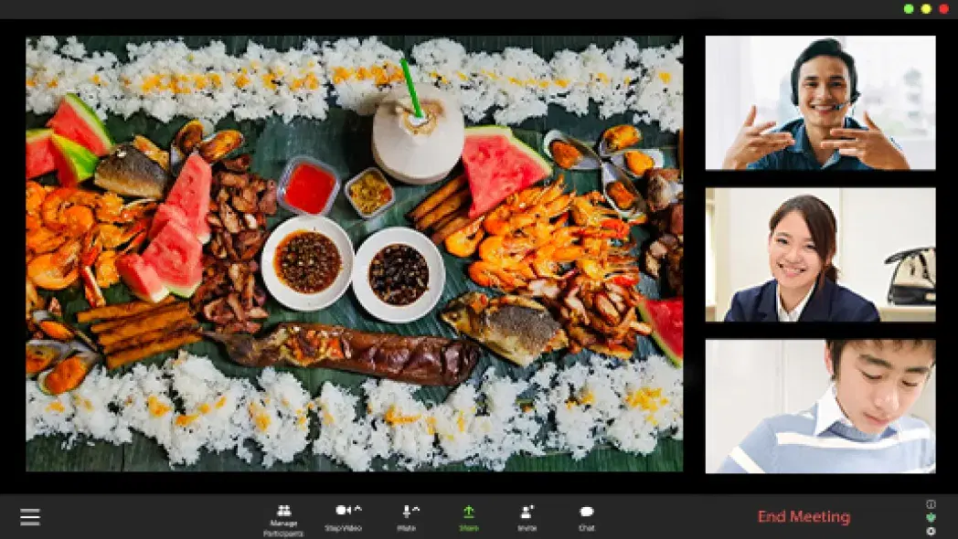 マンツーマンでオンラインで話している写真