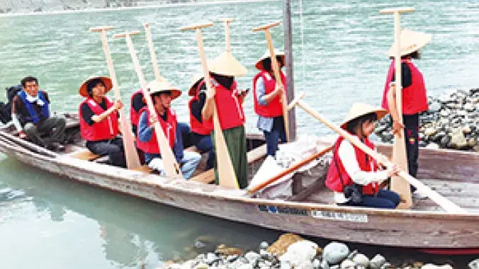 熊野川流域の川舟大工による木工体験