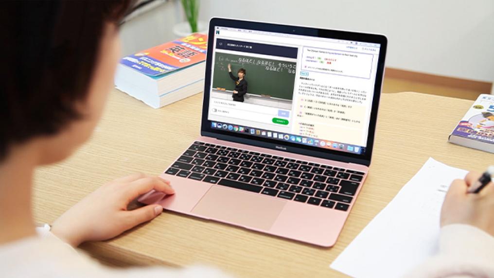 学習システム「ZEN Study」を使用している様子
