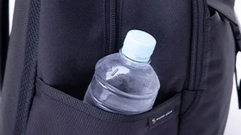 リュックのサイドポケット