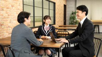ICTツールを活用して行う個人面談・三者面談のイメージ画像