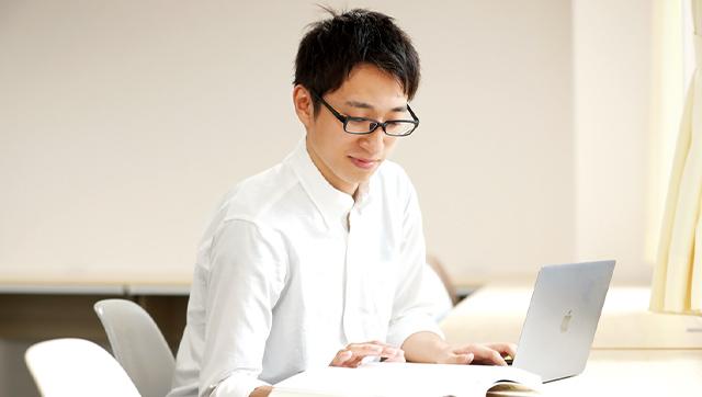 パソコンを利用している様子
