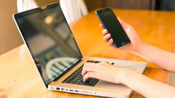 オンライン説明会に参加している様子