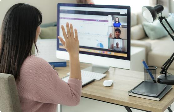 ICTツールを活用してオンラインでグループワークを行う様子