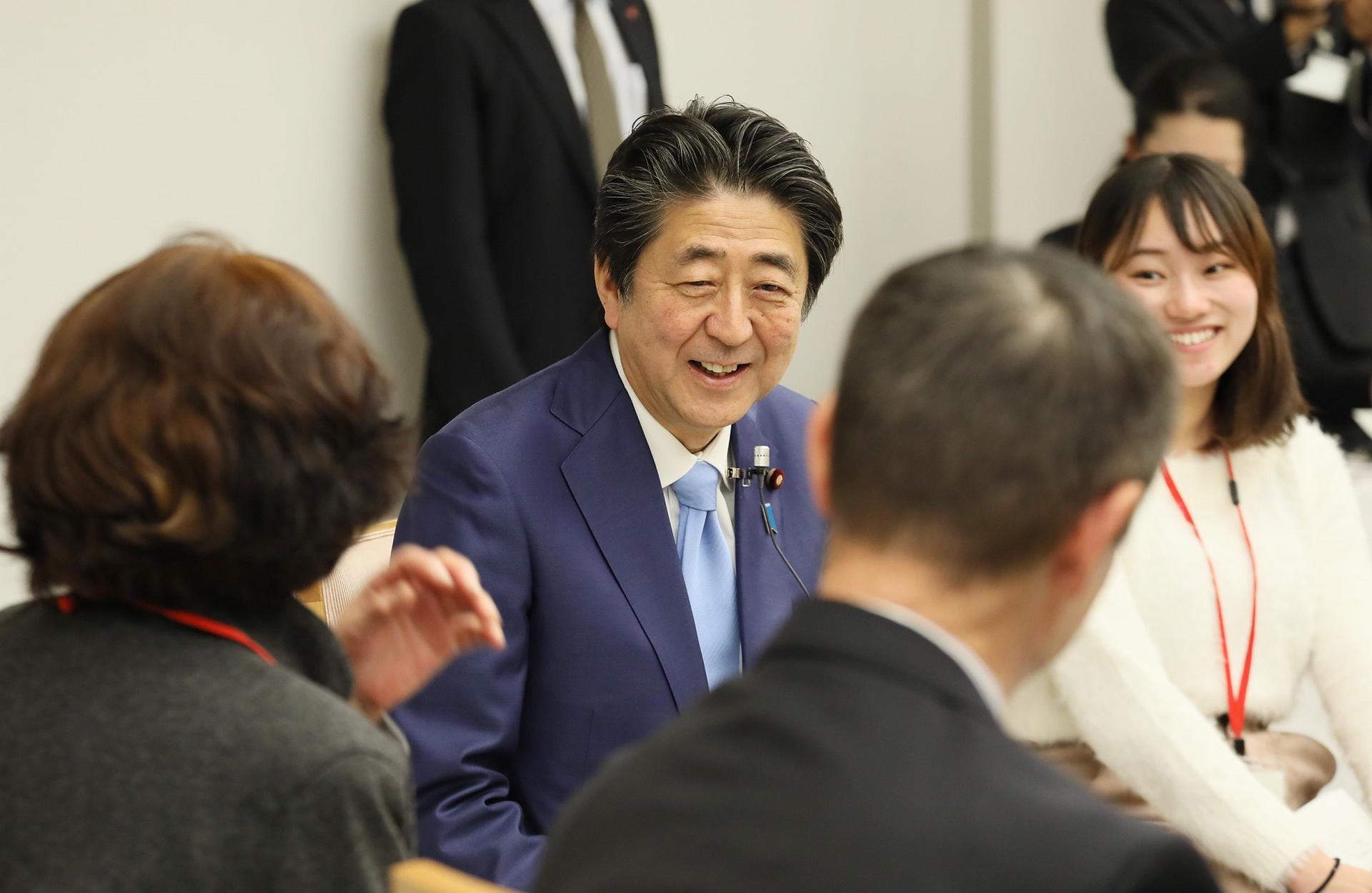 市川綾音さん、全世代型社会保障改革に関する総理と現場との意見交換会に参加
