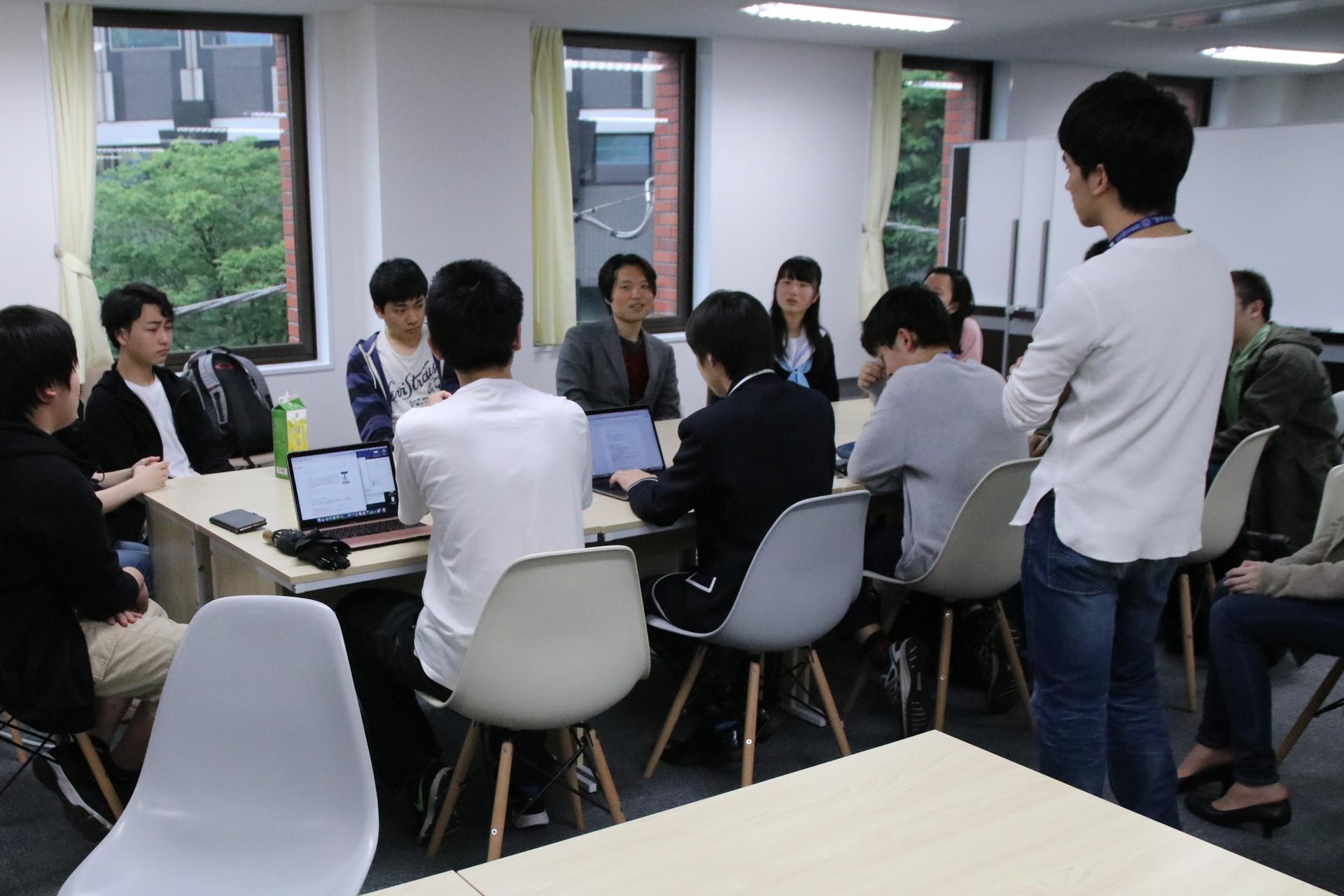 放課後の様子～ボードゲームをしたり、振り返りのミーティングをしたり