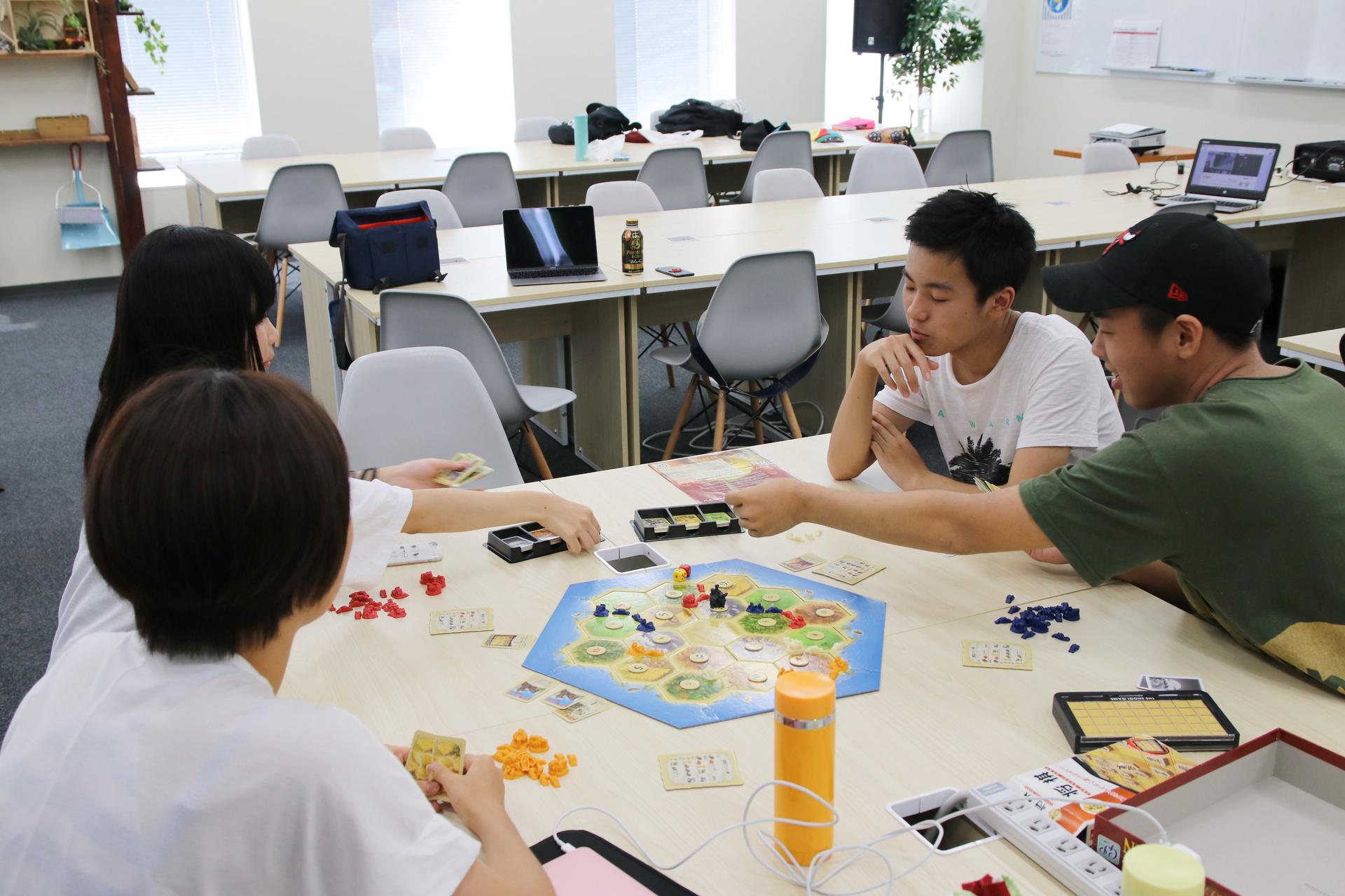 夏休みなのにたくさんの生徒、今日は自由登校日
