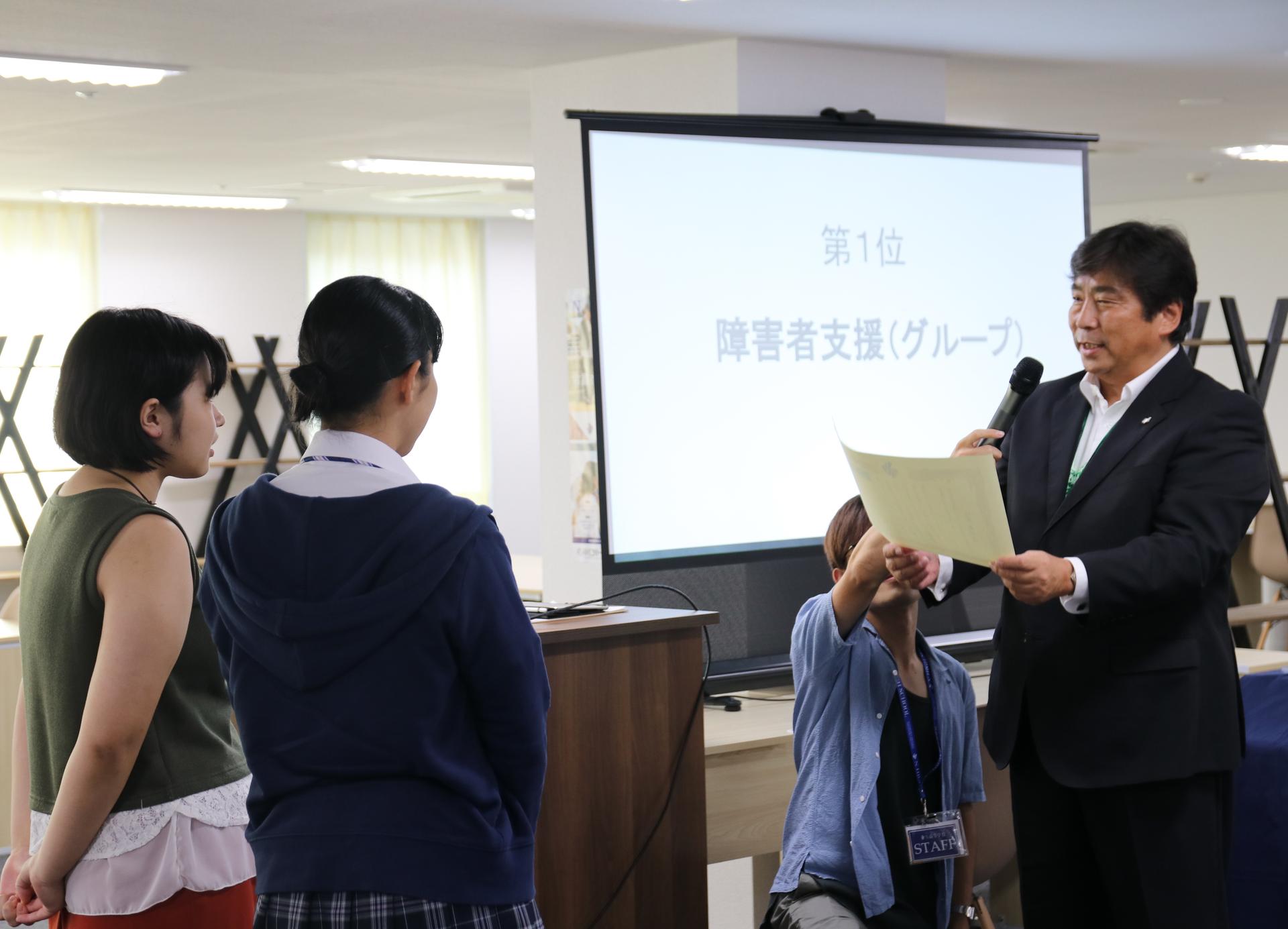アイデア満載の素晴らしい発表に校長感動 ～ プロジェクトN中間発表会