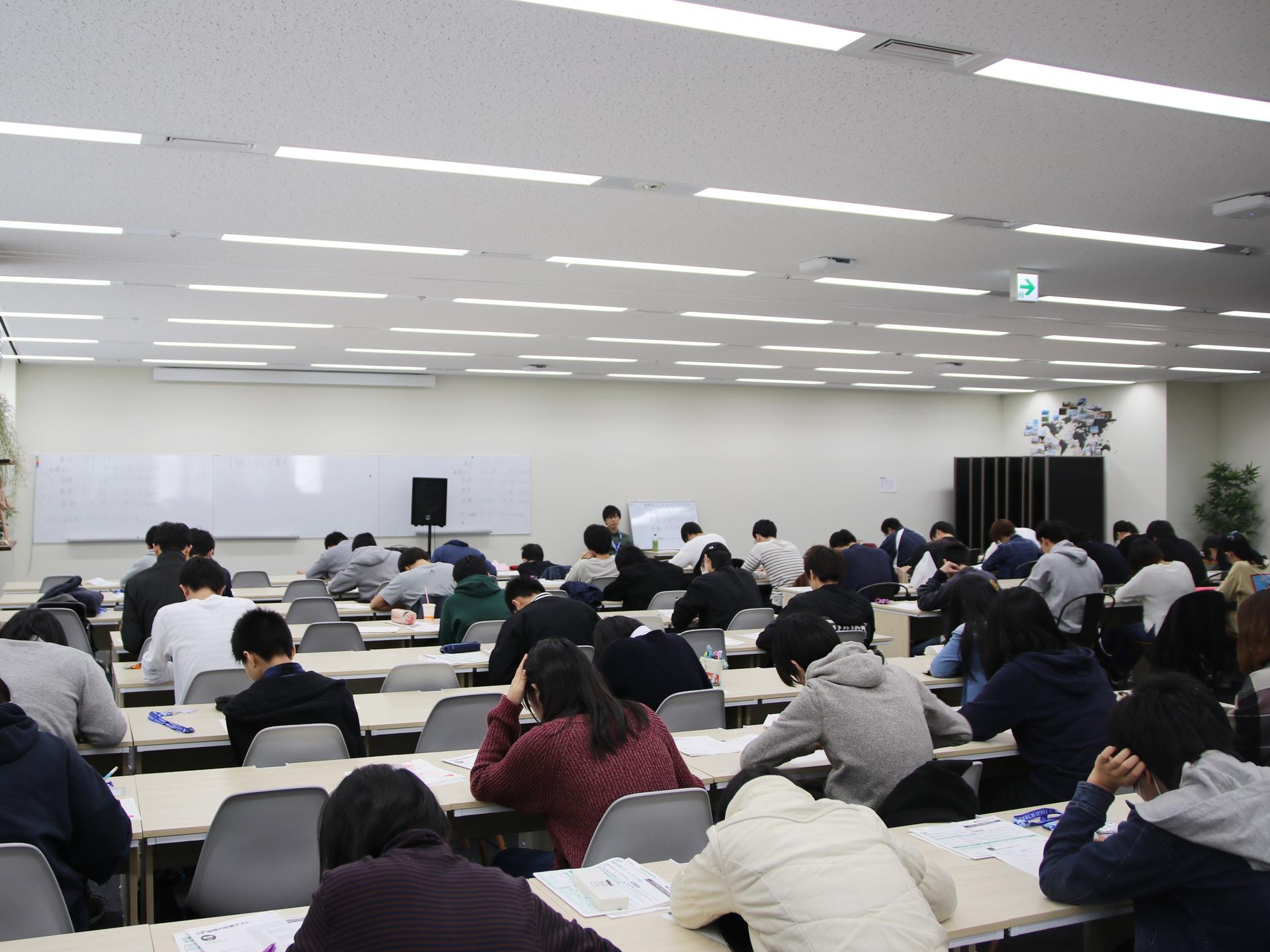 センター試験を見据えた模試を実施、緊張感ただよう心斎橋キャンパス