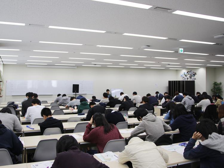 センター試験を見据えた模試を実施、緊張感ただよう心斎橋キャンパスのサムネイル