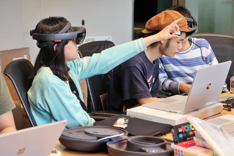 日本マイクロソフト株式会社にて<br>「Microsoft HoloLens」用アプリ開発に挑戦（後編）のサムネイル