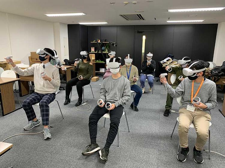 360°が別世界になる最新VRデバイスを先行体験<br>これが普通科プレミアムの学びだ！のサムネイル