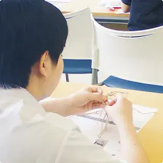 壁飾り制作の様子