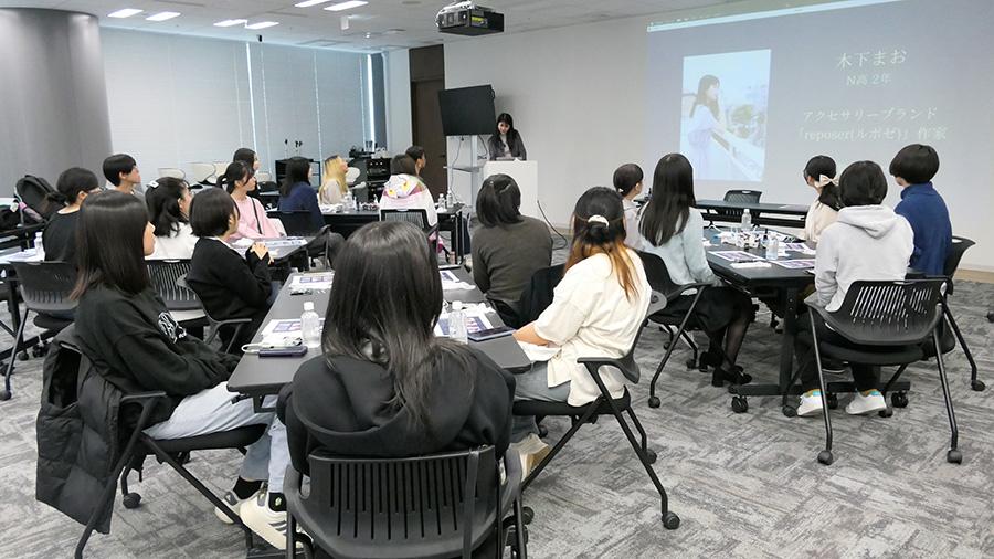 【起業部】念願のワークショップ! 多彩な色が紡ぐ“わたしらしさ”が光るアクセサリーの制作イベントを開催