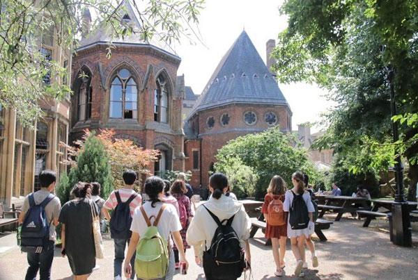 『オックスフォードサマープログラム 2023』<br> 4年ぶりの現地渡航!<br> オックスフォード大学の歴史ある石造り校舎で学ぶ11日間